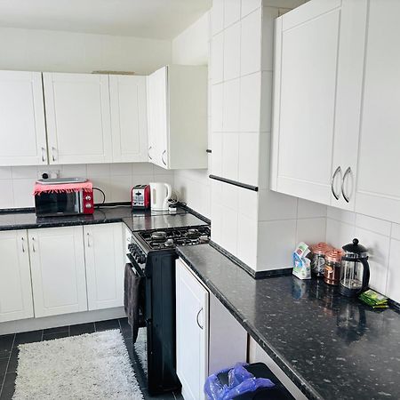 Entire 3 Bedroom House- Free Parking ลิเวอร์พูล ภายนอก รูปภาพ
