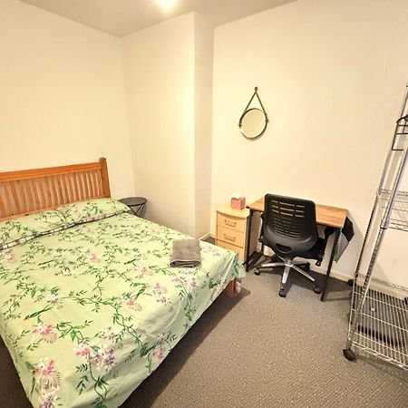 Entire 3 Bedroom House- Free Parking ลิเวอร์พูล ภายนอก รูปภาพ