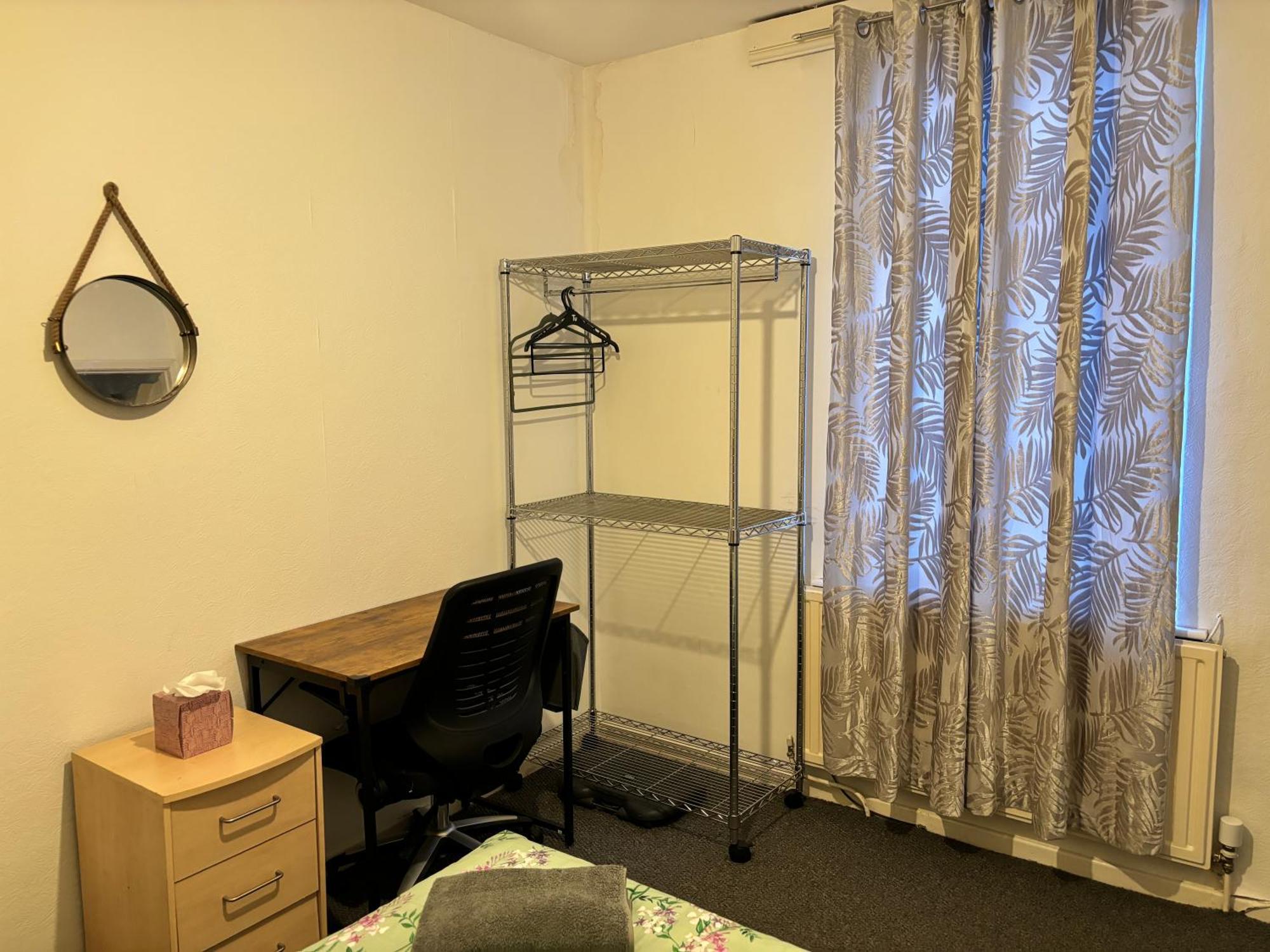Entire 3 Bedroom House- Free Parking ลิเวอร์พูล ภายนอก รูปภาพ